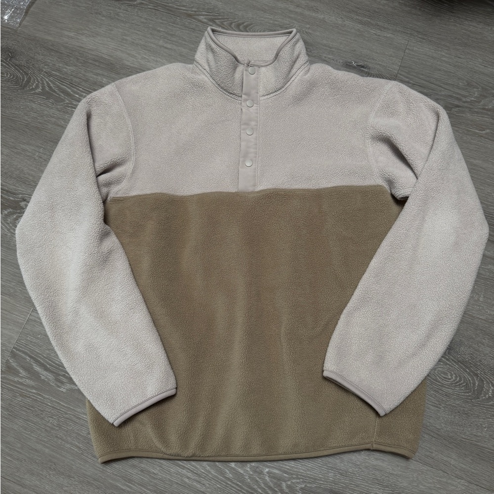 Uniqlo Men's Beige and Tan Fleece Sweater